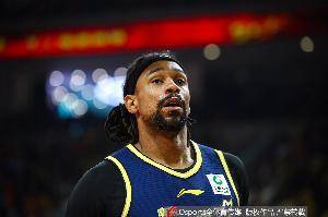 广东遭上海4杀！媒体人：不同比分相同死法 内线高度不够攻强守弱
